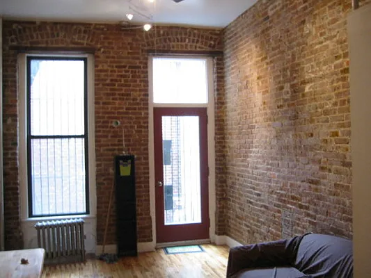 Rented by Perry Associates NYC Inc | media 17