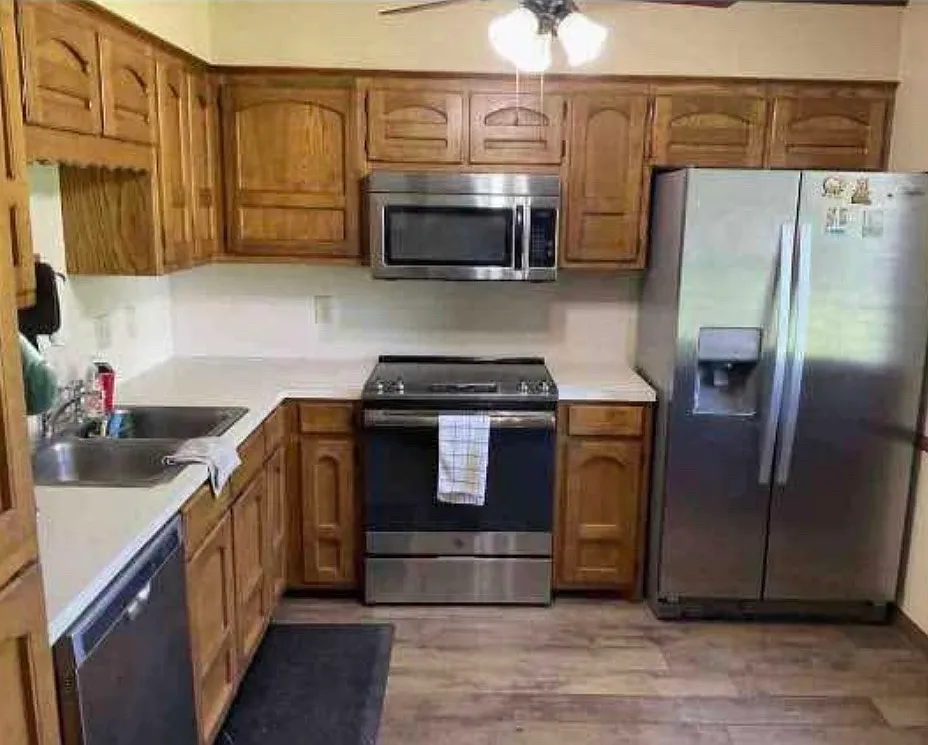 3 bed, 1383 sqft, $2,900 — Photo 3