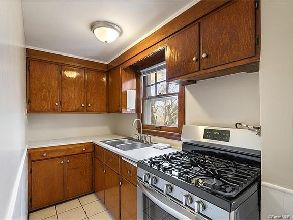 4th image of 15 E Main St APT 1