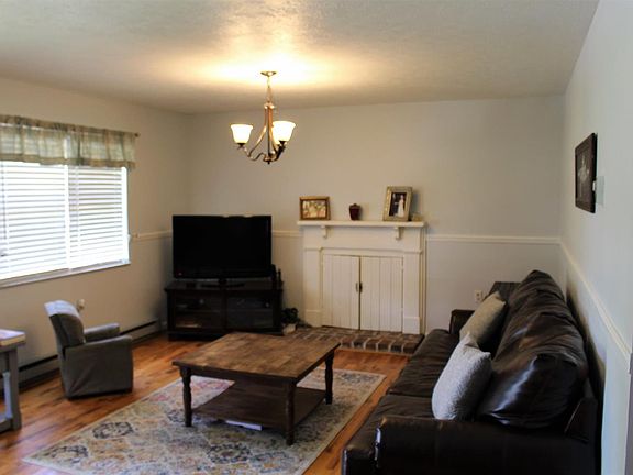 3rd image of 1112 Oriole Ave