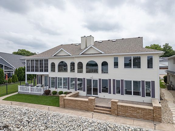 2nd image of 17 Villa Dr