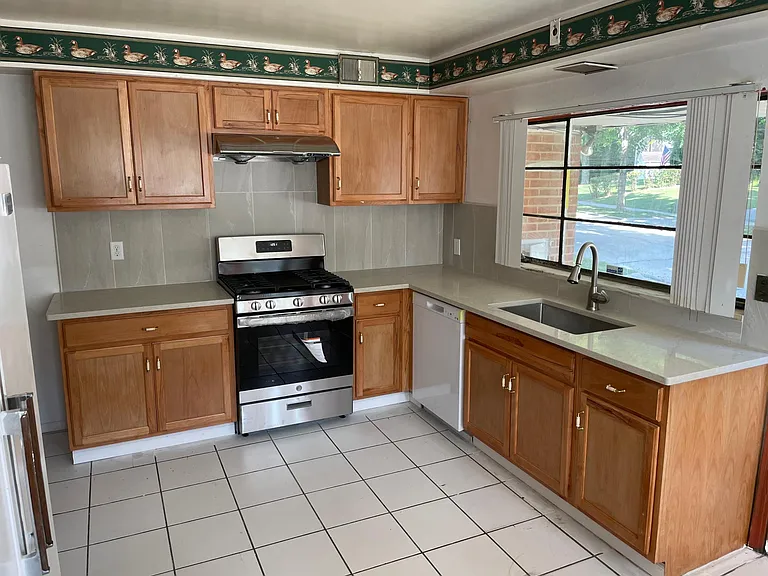 23407 Beachwood Blvd — Photo 3