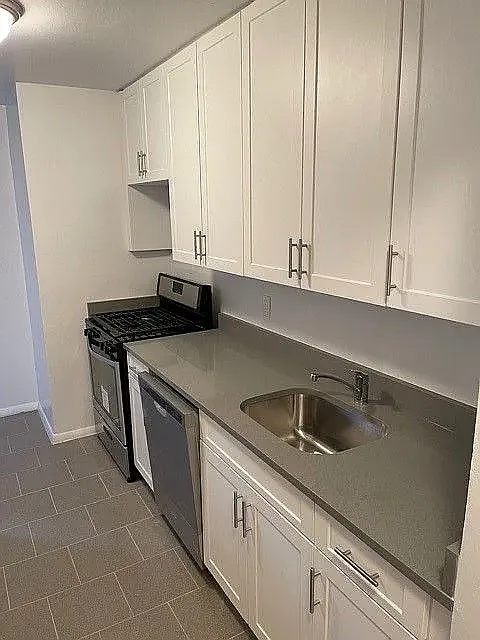48-50 38th Street — Photo 2