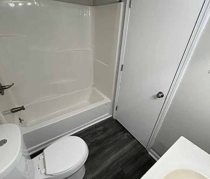 2021 Cambridge Dr #10 — Photo 4