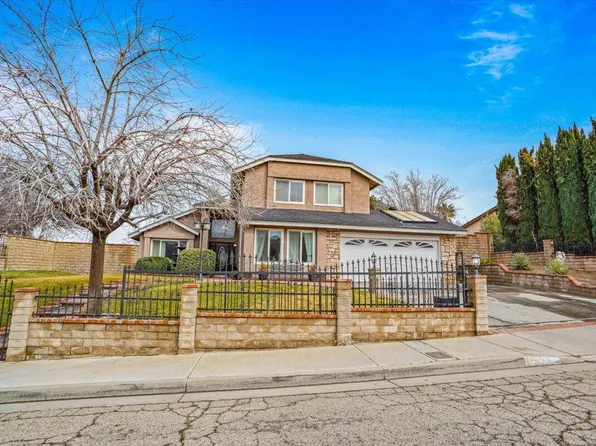 215 Mountainside Dr, Palmdale, CA 93550
