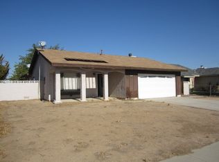 39075 Dianron Rd, Palmdale, CA 93551