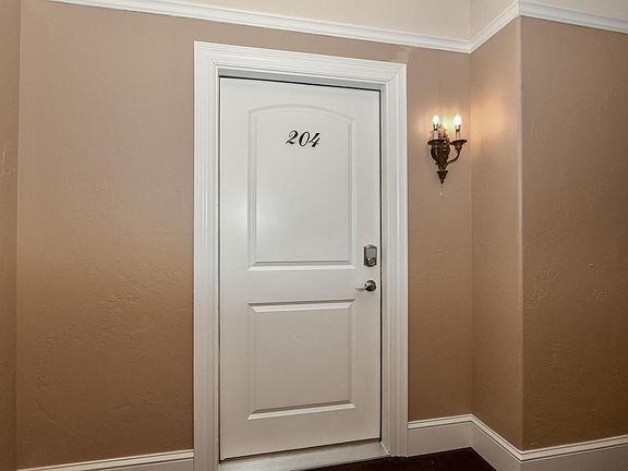5th image of 2912 N University DRIVE #204