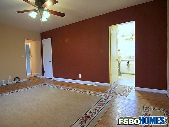 Living Room Access to the Kitchen