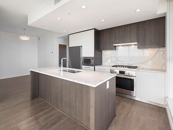 4th image of 567 Clarke Rd #3006
