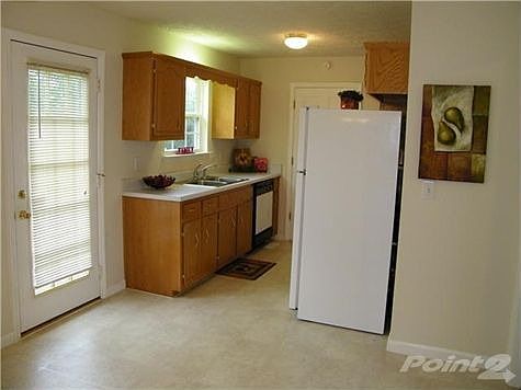 Additional pictures of the kitchen