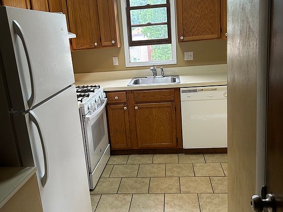 2nd image of 146 Catskill Ave #144