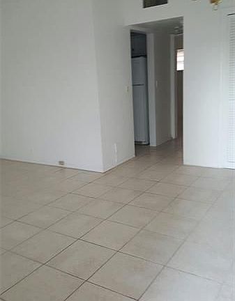 4th image of 5161 NE 18th Ave APT 6