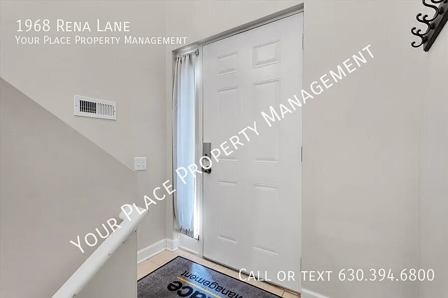 Like New 3br, 2.5ba Townhome In Yorkville With 2 Car Garage And Finished Basement! — Photo 4
