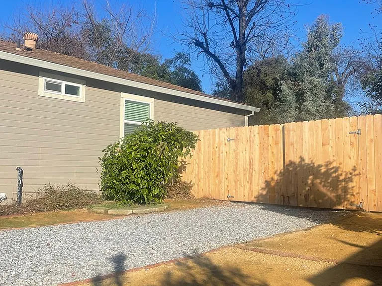 5553 Elm Ln — Photo 2
