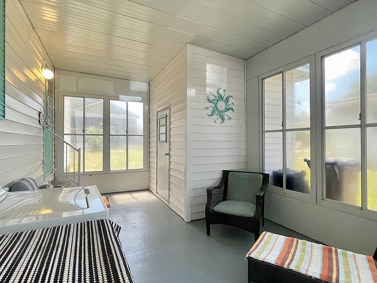 1016 Nell Way — Photo 35