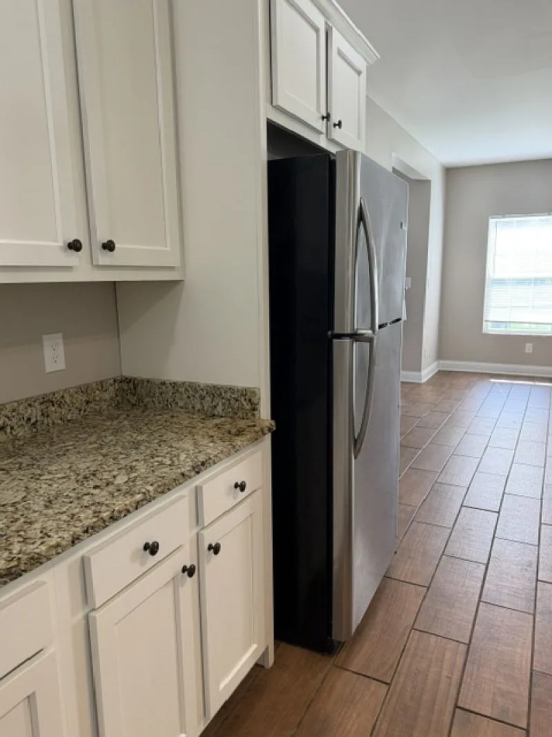4 bed, 3.5 bath, 2080 sqft, $3,600 — Photo 3