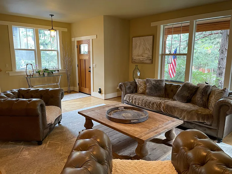 837 Yosemite Dr — Photo 3