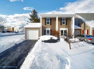 29W430 Crabtree Ln, Warrenville, IL 60555
