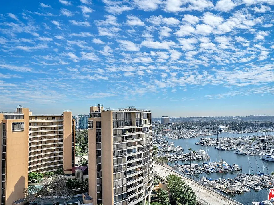 4333 Marina City Dr