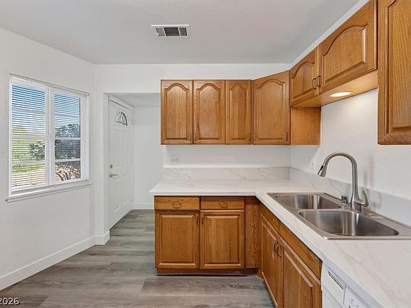 5th image of 405 Santa Fe St