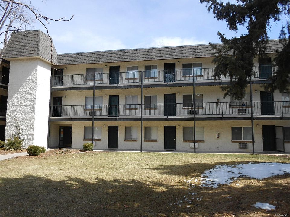 2nd image of 2225 S Jasmine St Unit 306