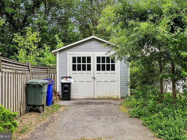 526 N Ivy St — Photo 49