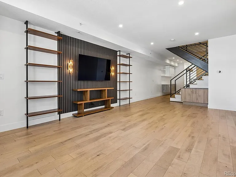 230 Inca St — Photo 3