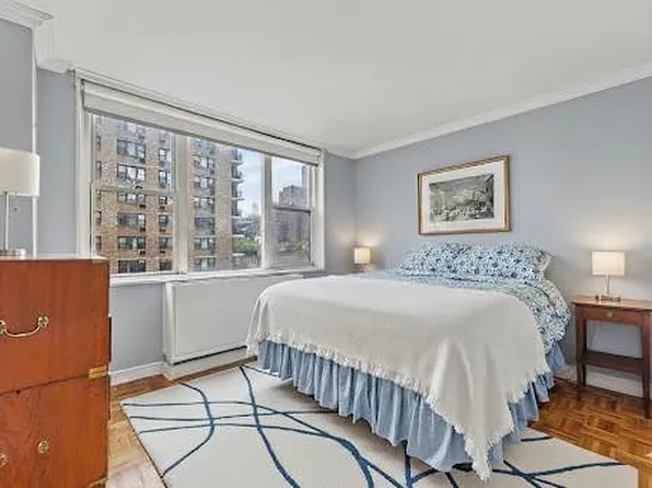 201 East 17th Street image 4 of 8