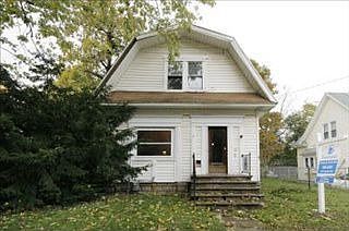 3rd image of 152 Meachem Ave