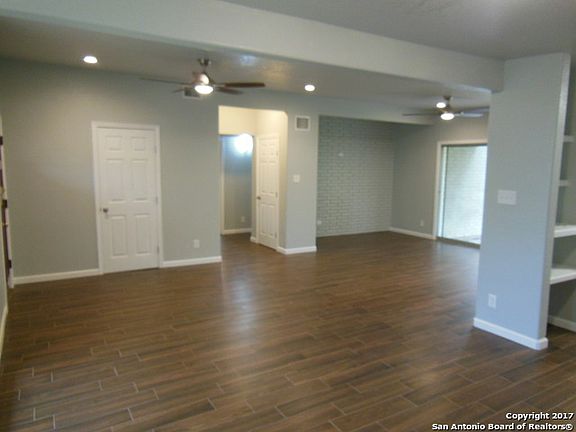 4th image of 350 Montfort Dr