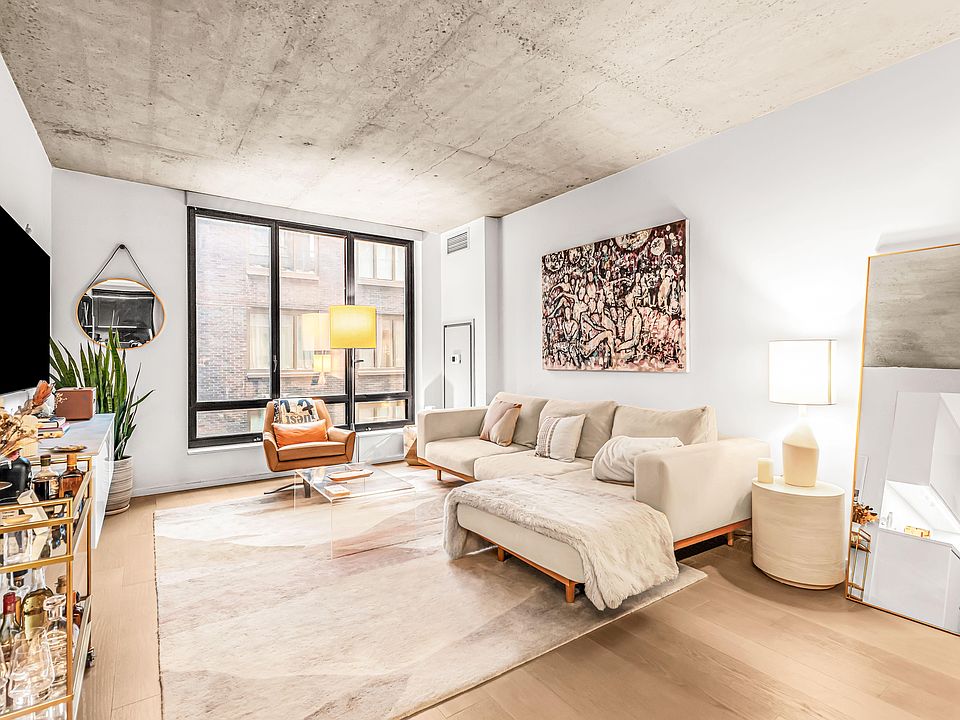1st image of 196 Orchard St #6R