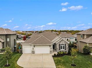 16523 S Schweiger Dr, Olathe, KS 66062
