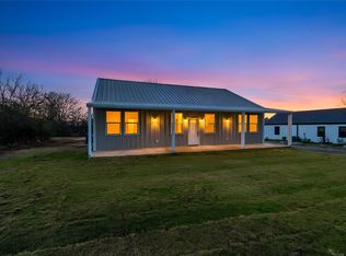 180 Cimmarron Trl, Runaway Bay, TX 76426