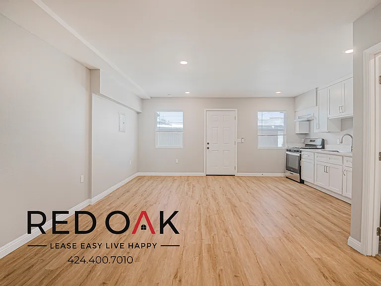 8015 S Western Ave #10 — Photo 2