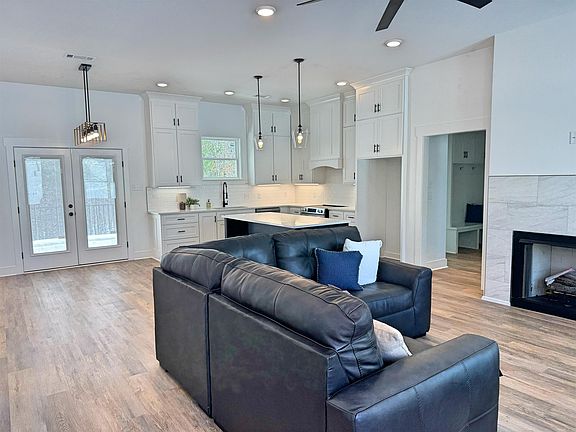 4th image of 150 Caddy Cove Ln