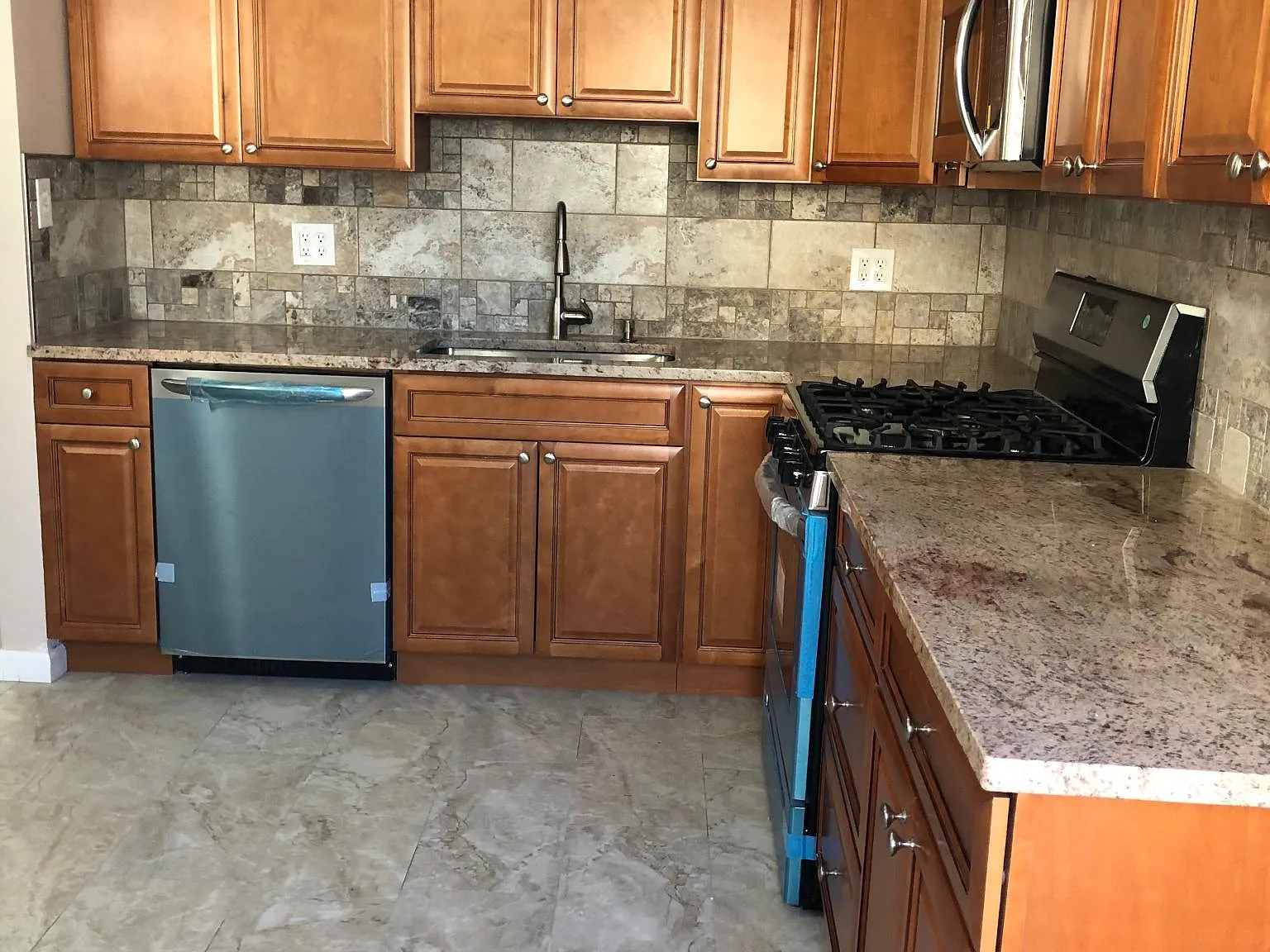 2 bed, 1000 sqft, $2,450 — Photo 4