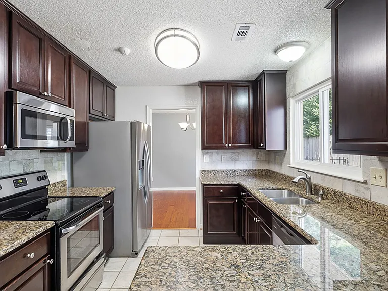 3856 Forestwood Ct — Photo 14