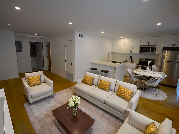 4th image of 3960 Carpenter Ave #110