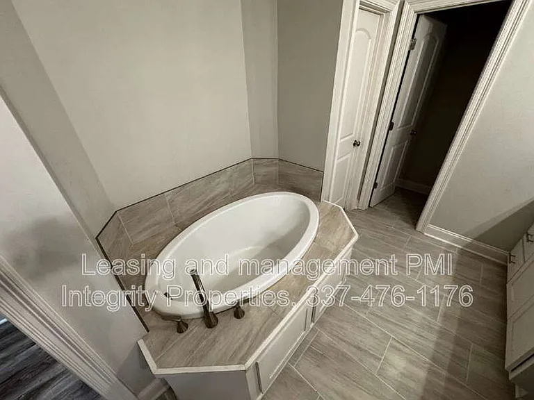 200 Tennyson Dr — Photo 11