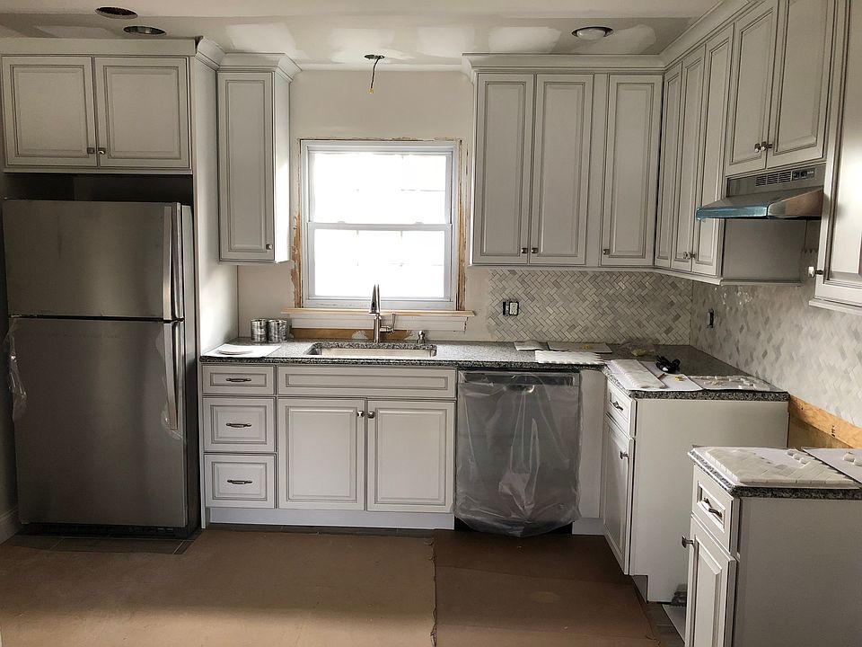 2nd image of 510 Sanders St