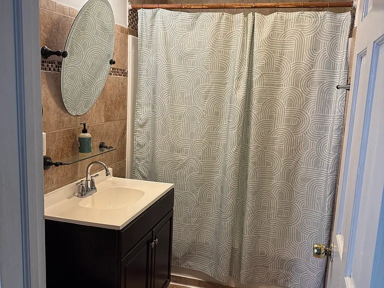 54 Roosevelt St #2 — Photo 12