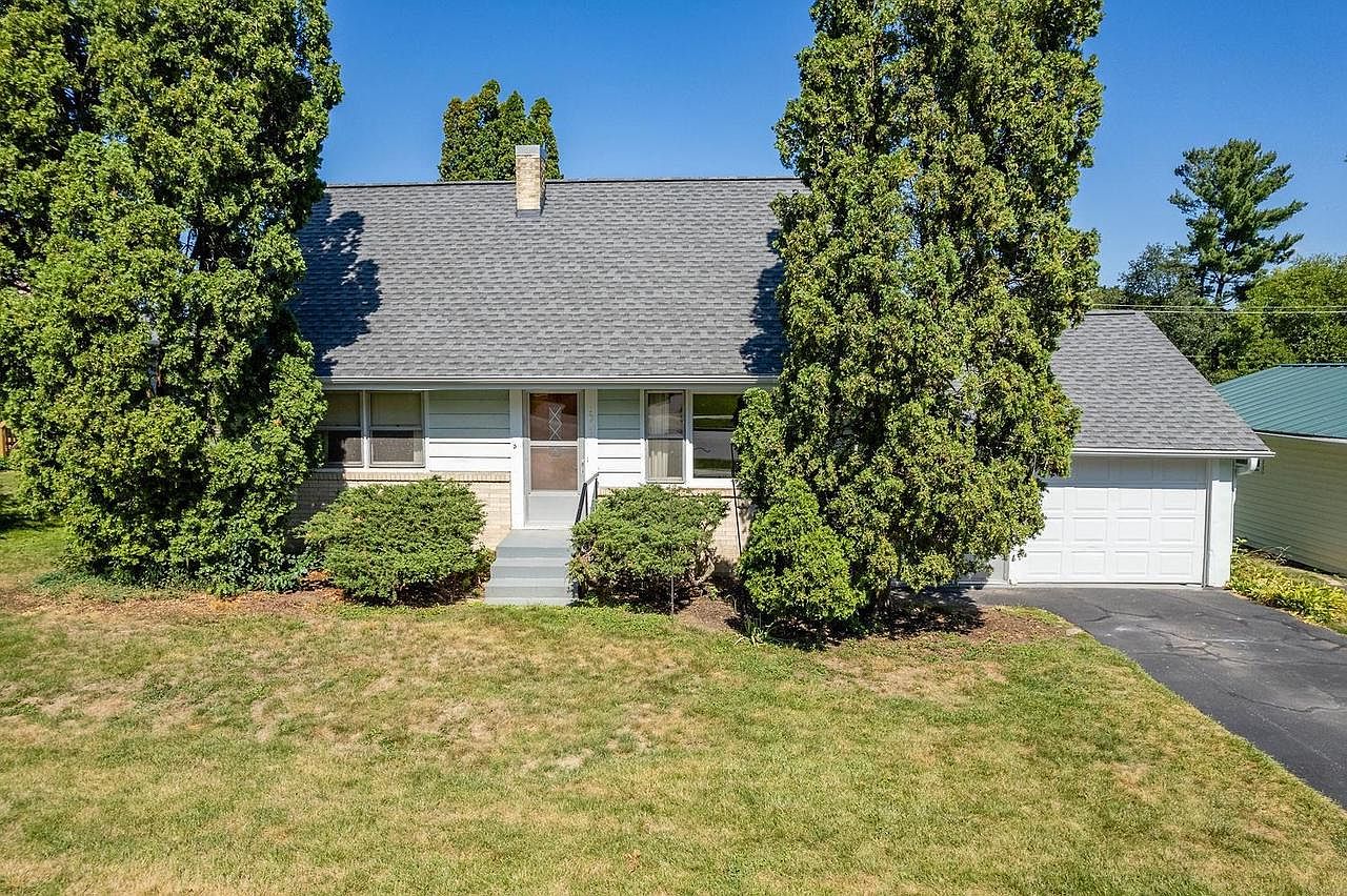 1011 4th Street, Baraboo, WI 53913 Zillow