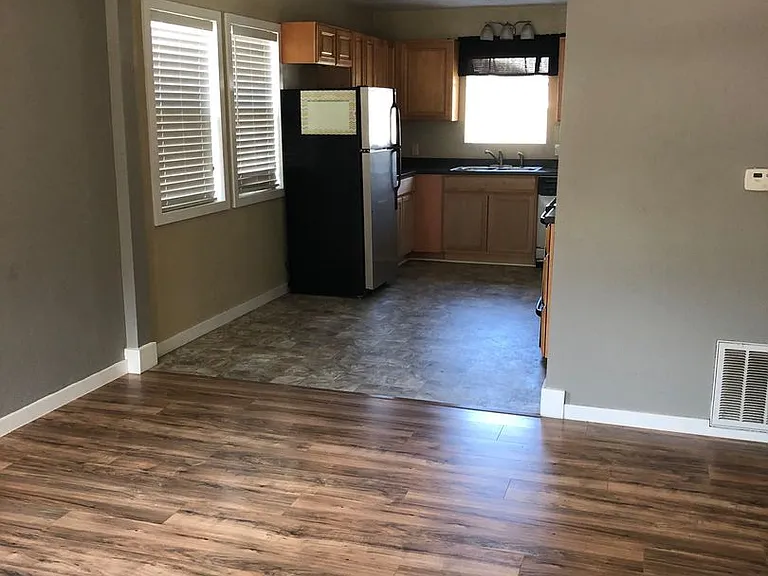 1646 SE Hamilton St — Photo 2