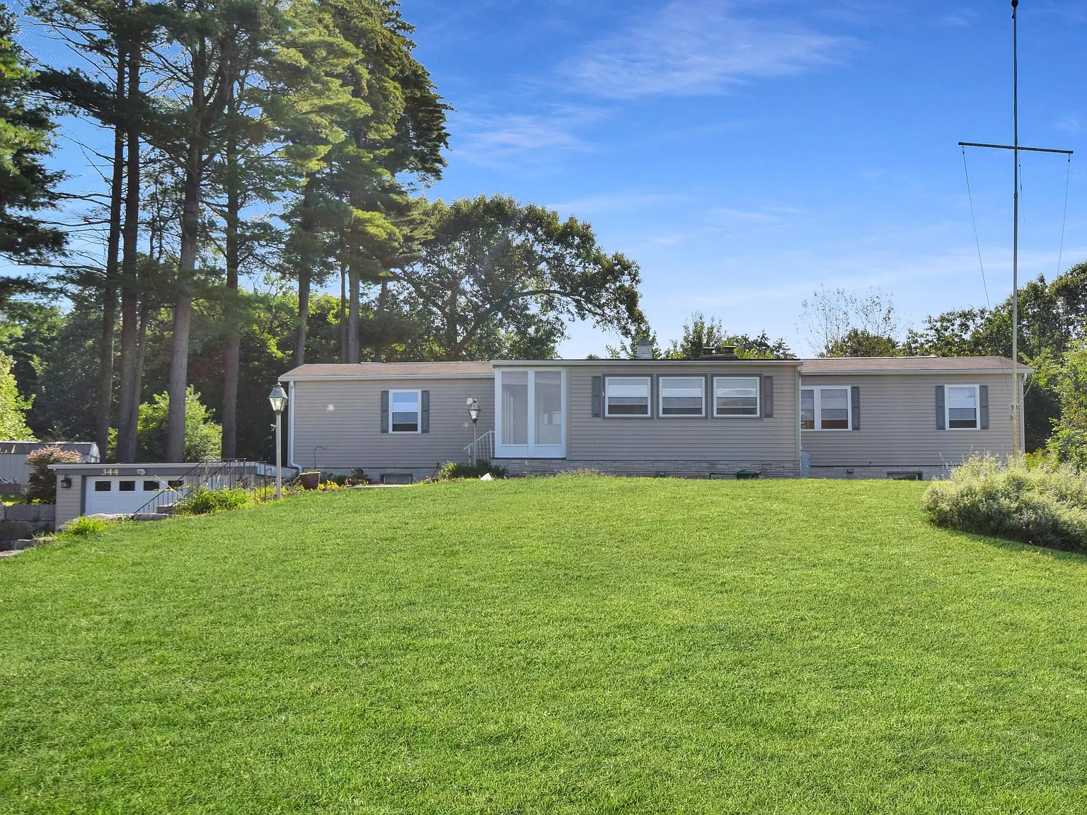3 bed, 1.5 bath, 1154 sqft, $2,800 — Photo 1
