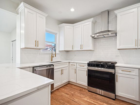 5th image of 6048 W Waveland Ave