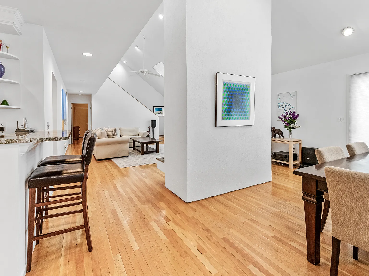 Quogue 5 bedroom Contemporary Summer Retreat and Heated Pool — Photo 4