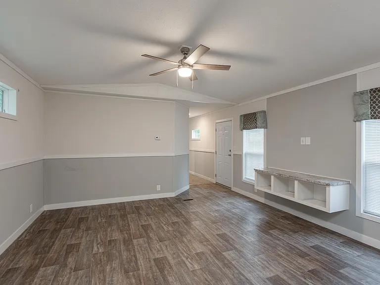 120 Nancy Ln — Photo 3