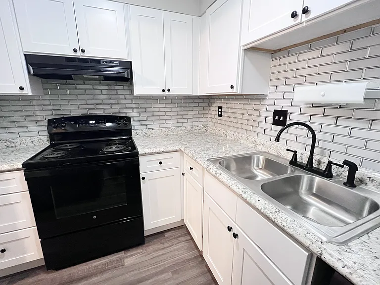 Oakwood Apartments — Photo 68