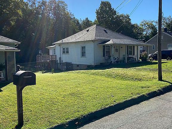 5th image of 110 Oriental Ave