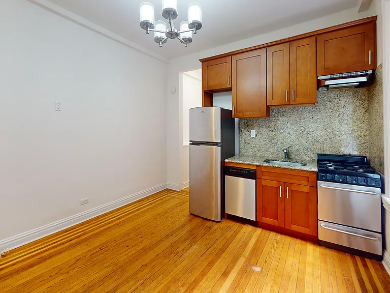 245 W 51st St #211 — Photo 5